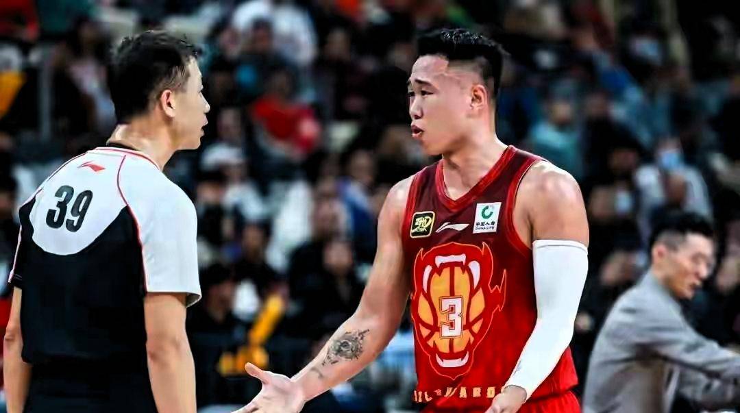 广东宏远转会期战术微调,志在全明星赛名次提升,态度坚定,身体对抗强度拉满 广东宏远转会期战术微调,志在全明星赛名次提升,态度坚定,身体对抗强度拉满