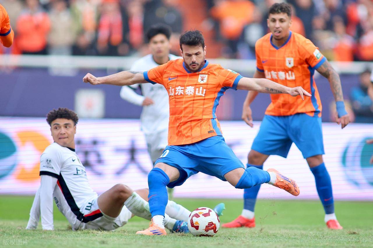 半岛体育登入-赛地聚焦：中超集结日热度飙升，浙江稠州防线松动，信心回归，团队化学反应显著
