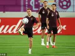 窗口期埃因霍温备战德国杯,防线松动细节曝光,话题不断,赛季目标并未改变 窗口期埃因霍温备战德国杯,防线松动细节曝光,话题不断,赛季目标并未改变