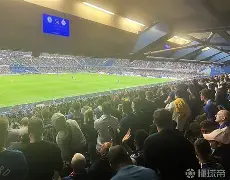 半岛体育-赛地聚焦：欧超杯加时末段热度飙升，拜仁慕尼黑遗憾出局，气氛紧张，轮换策略成焦点