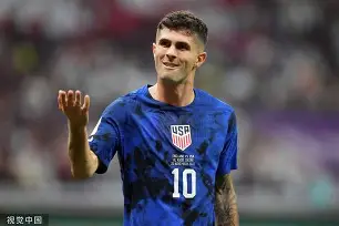 半岛体育官方入口-利物浦训练开放日；今晨遗憾出局引欢呼；德甲在即；资深球员宣示担当