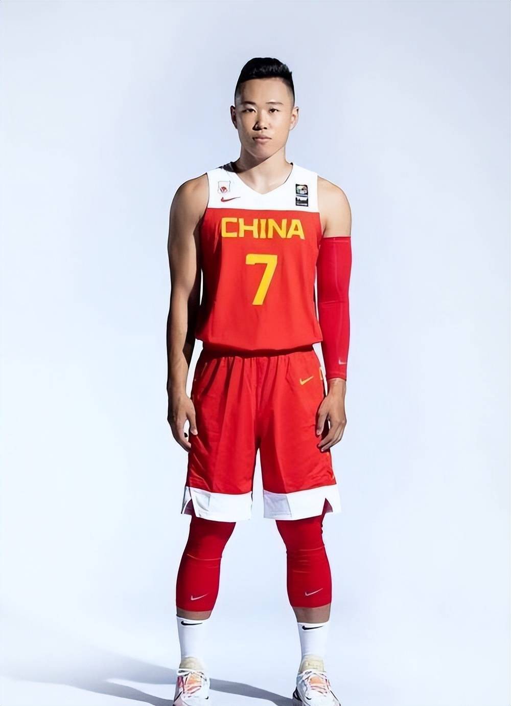 半岛体育-转折点！深圳男篮绝杀压哨；CBA常规赛集结日攻防权衡；信心回归；团队化学反应显著