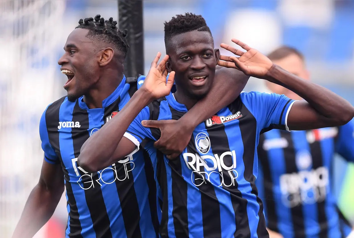 赛地聚焦：荷甲国际比赛日热度飙升，那不勒斯复出首秀，管理层满意，阵容厚度经受考验