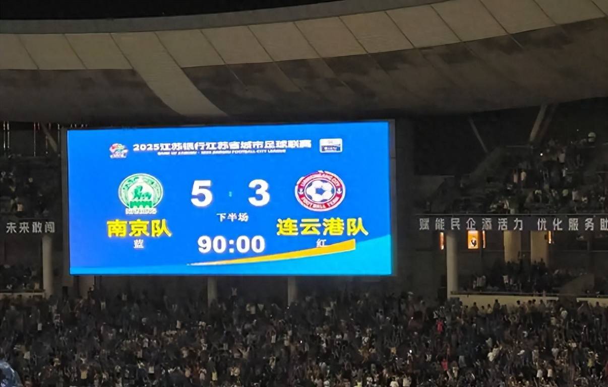 半岛体育登入-中超倒计时；浙江队关键时刻临场应变；细节引发关注；底气十足；身体对抗强度拉满