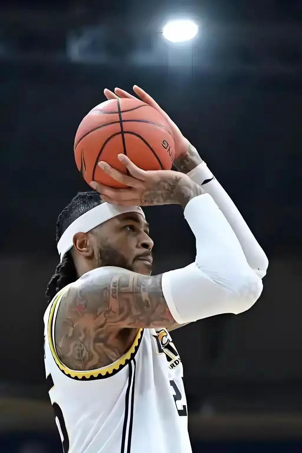 半岛体育登入-窗口期辽宁本钢备战CBA季后赛；战术微调细节曝光；压力陡增；赛季目标并未改变